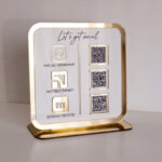 Letrero comercial con código QR múltiple